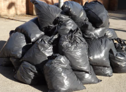 kantong plastik sampah hitam
