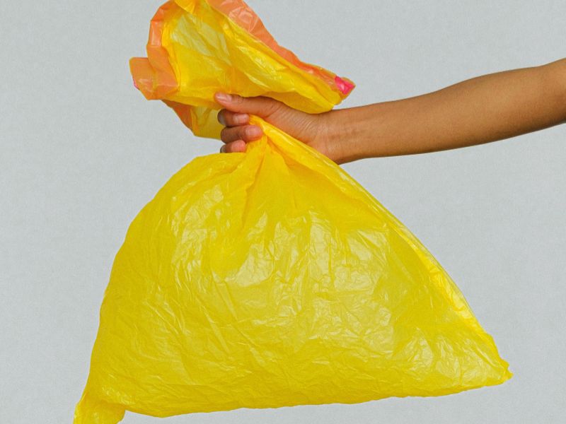 kantong plastik infeksius kuning
